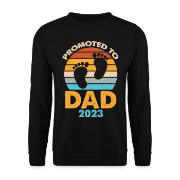 Promoted To Dad 2023 Retro Sunset - Unisex Sweatshirt - black - Front - Alina (178cm) & Michal (187cm)