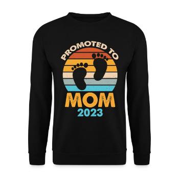 Promoted To Mom 2023 Retro Sunset - Unisex Pullover - Schwarz - Vorne - Alina (178cm) & Michal (187cm)