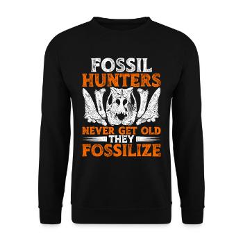 Fossil Hunters Never Get Old They Fossilize - Unisex Pullover - Schwarz - Vorne - Alina (178cm) & Michal (187cm)