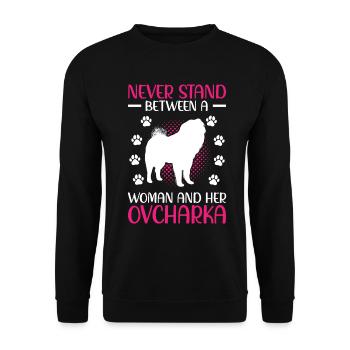 Femme Ovcharka et son Ovcharka caucasien - Sweat-shirt Unisexe - noir - Devant - Alina (178cm) & Michal (187cm)