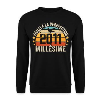 Millésime 2011 Cadeau D’anniversaire Rétro 2011 - Sweat-shirt Unisexe - noir - Devant - Alina (178cm) & Michal (187cm)