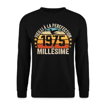 Jahrgang 1975 Retro 1975 Geburtstagsgeschenk - Unisex Pullover - Schwarz - Vorne - Alina (178cm) & Michal (187cm)