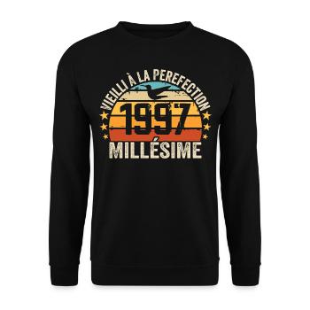 Jahrgang 1997 Retro Geburtstagsgeschenk 1997 - Unisex Pullover - Schwarz - Vorne - Alina (178cm) & Michal (187cm)
