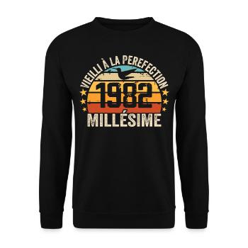 Jahrgang 1982 Retro 1982 Geburtstagsgeschenk - Unisex Pullover - Schwarz - Vorne - Alina (178cm) & Michal (187cm)