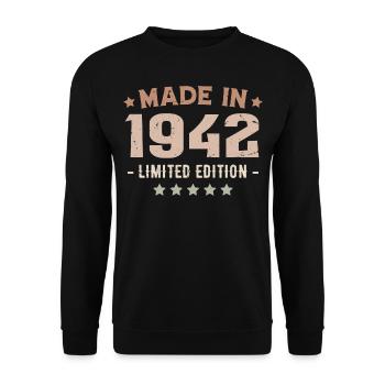 Made in 1942 Birthday Gift 1942 Vintage 1942 - Unisex Sweatshirt - black - Front - Alina (178cm) & Michal (187cm)