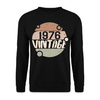 Jahrgang 1976 Retro Geschenke 1976 Jahrgang 1976 - Unisex Pullover - Schwarz - Vorne - Alina (178cm) & Michal (187cm)