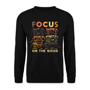 Fotograf Fotografie Fotografen Focus On The Good - Unisex Pullover - Schwarz - Vorne - Alina (178cm) & Michal (187cm)
