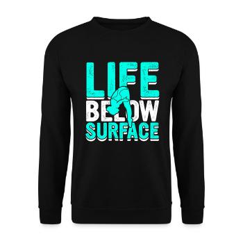 Diver Scuba Diving Diving Life Below Surface - Unisex Sweatshirt - black - Front - Alina (178cm) & Michal (187cm)
