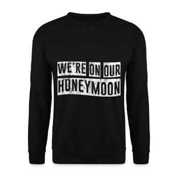 We're On Our Honeymoon 3 - Unisex Pullover - Schwarz - Vorne - Alina (178cm) & Michal (187cm)
