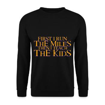 D’abord je cours les kilomètres puis j’enseigne aux enfants 4 - Sweat-shirt Unisexe - noir - Devant - Alina (178cm) & Michal (187cm)