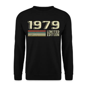 Jahrgang 1979 Geburtstag 1979 Jahrgang 1979 - Unisex Pullover - Schwarz - Vorne - Alina (178cm) & Michal (187cm)