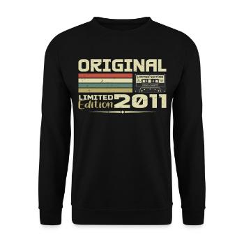 Rétro 2011 Cadeau Anniversaire Né en 2011 Original - Sweat-shirt Unisexe - noir - Devant - Alina (178cm) & Michal (187cm)