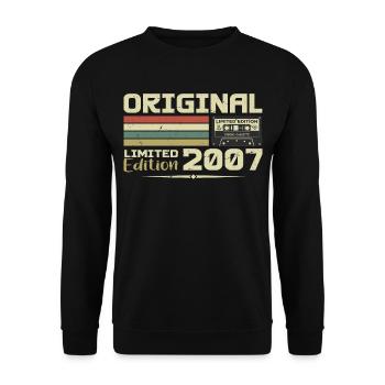 Retro 2007 Birthday Gift Born in 2007 Original - Unisex Sweatshirt - black - Front - Alina (178cm) & Michal (187cm)