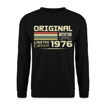 Retro 1976 Original Geburtstagsgeschenk Geboren 1976 - Unisex Pullover - Schwarz - Vorne - Alina (178cm) & Michal (187cm)