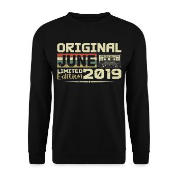Juin 2019 Vintage Nées En Juin 2019 Anniversaire - Sweat-shirt Unisexe - noir - Devant - Alina (178cm) & Michal (187cm)