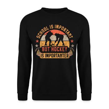 Schule ist wichtig, aber Hockey ist wichtiger - Unisex Pullover - Schwarz - Vorne - Alina (178cm) & Michal (187cm)