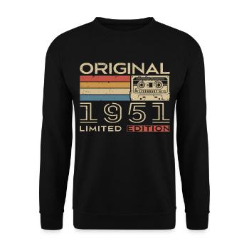 1951 Retro 1951 Birthday Gift - Vintage 1951 - Unisex Sweatshirt - black - Front - Alina (178cm) & Michal (187cm)
