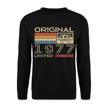 1977 Retro 1977 Geburtstagsgeschenk - Jahrgang 1977 - Unisex Pullover - Schwarz - Vorne - Alina (178cm) & Michal (187cm)