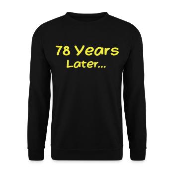 78 Jahre später Lustige Geburtstagsgeschenke, 78. Geburtstag - Unisex Pullover - Schwarz - Vorne - Alina (178cm) & Michal (187cm)