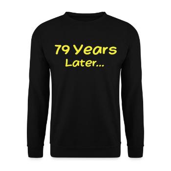 79 Jahre später Lustige Geburtstagsgeschenke, 79. Geburtstag - Unisex Pullover - Schwarz - Vorne - Alina (178cm) & Michal (187cm)