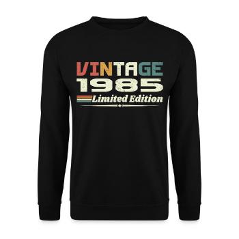 Jahrgang 1985 Geschenk 1985 Geburtstag 1985 Retro - Unisex Pullover - Schwarz - Vorne - Alina (178cm) & Michal (187cm)