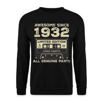 1932 Birthday Born In 1932 Vintage Retro - Unisex Sweatshirt - black - Front - Alina (178cm) & Michal (187cm)