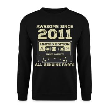 2011 Anniversaire Né en 2011 Vintage Retro - Sweat-shirt Unisexe - noir - Devant - Alina (178cm) & Michal (187cm)