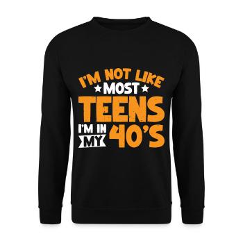 Je ne suis pas comme la plupart des adolescents, j’ai 40 ans 7 - Sweat-shirt Unisexe - noir - Devant - Alina (178cm) & Michal (187cm)