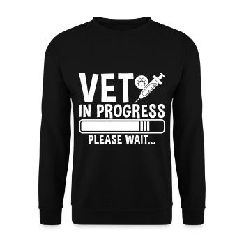 Vet In Progress, Please Wait 2 - Unisex Pullover - Schwarz - Vorne - Alina (178cm) & Michal (187cm)