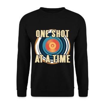 Sagittaire - Un coup à la fois - Sweat-shirt Unisexe - noir - Devant - Alina (178cm) & Michal (187cm)