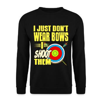 I just dont wear bows i shoot them - Unisex Pullover - Schwarz - Vorne - Alina (178cm) & Michal (187cm)