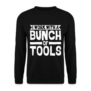 I Work With A Bunch Of Tools 8 - Unisex Pullover - Schwarz - Vorne - Alina (178cm) & Michal (187cm)