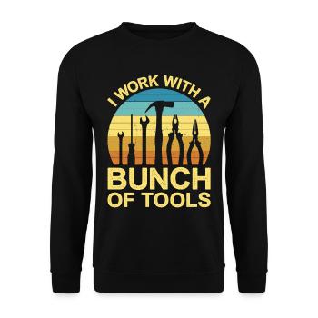 I Work With A Bunch Of Tools 12 - Unisex Pullover - Schwarz - Vorne - Alina (178cm) & Michal (187cm)