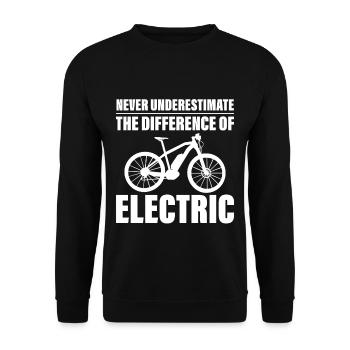 Never Underestimate The Difference Of Electric - Unisex Pullover - Schwarz - Vorne - Alina (178cm) & Michal (187cm)