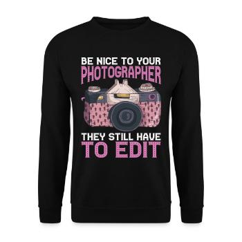 Be Nice To Photographer, They Still Have To Edit - Unisex Pullover - Schwarz - Vorne - Alina (178cm) & Michal (187cm)