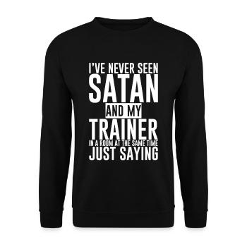Jamais vu Satan et mon entraîneur dans une salle 4 - Sweat-shirt Unisexe - noir - Devant - Alina (178cm) & Michal (187cm)
