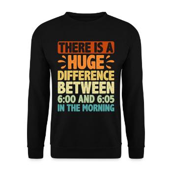 There is a difference between 6:00 and 6:05 2 - Unisex Sweatshirt - black - Front - Alina (178cm) & Michal (187cm)
