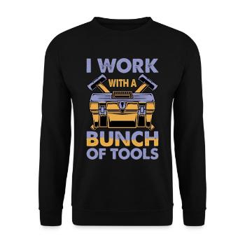 I Work With A Bunch Of Tools 16 - Unisex Pullover - Schwarz - Vorne - Alina (178cm) & Michal (187cm)