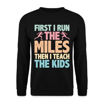 D’abord, je cours les kilomètres, puis j’enseigne aux enfants 6 - Sweat-shirt Unisexe - noir - Devant - Alina (178cm) & Michal (187cm)