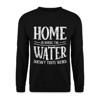 La maison est l’endroit où l’eau n’a pas un goût bizarre 3 - Sweat-shirt Unisexe - noir - Devant - Alina (178cm) & Michal (187cm)