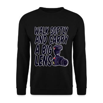 Marchez doucement et portez une grande lentille 4 - Sweat-shirt Unisexe - noir - Devant - Alina (178cm) & Michal (187cm)