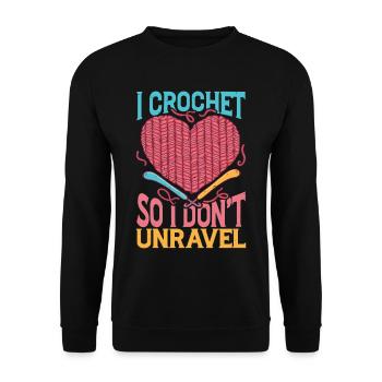 I Crochet So I Don't Unravel - Unisex Pullover - Schwarz - Vorne - Alina (178cm) & Michal (187cm)