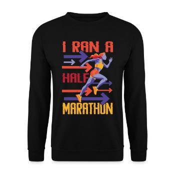 I Ran A Half Marathon - Unisex Pullover - Schwarz - Vorne - Alina (178cm) & Michal (187cm)