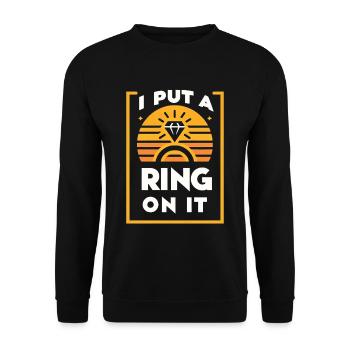 I Put A Ring On It 4 - Unisex Pullover - Schwarz - Vorne - Alina (178cm) & Michal (187cm)
