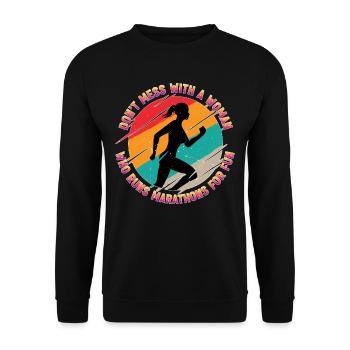 Ne plaisantez pas avec une femme qui court des marathons pour le plaisir - Sweat-shirt Unisexe - noir - Devant - Alina (178cm) & Michal (187cm)