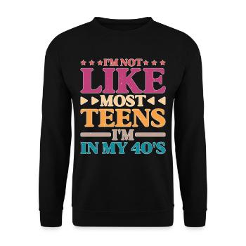 Je ne suis pas comme la plupart des adolescents, j’ai 40 ans 5 - Sweat-shirt Unisexe - noir - Devant - Alina (178cm) & Michal (187cm)