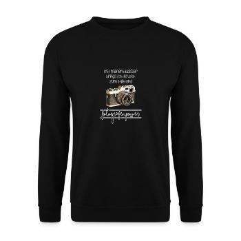 Mit meinem Auslöser Stillstand -Fotografenpower! - Unisex Pullover - Schwarz - Vorne - Alina (178cm) & Michal (187cm)