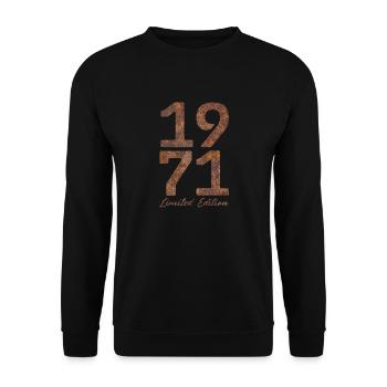 "Vintage 1971: Limited Edition in Rust Look" - Unisex Sweatshirt - black - Front - Alina (178cm) & Michal (187cm)