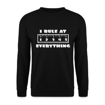 I Rule At Everything | Wortspiel zeichnen Lineal - Unisex Pullover - Schwarz - Vorne - Alina (178cm) & Michal (187cm)