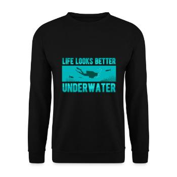 Life looks better underwater - Unisex Pullover - Schwarz - Vorne - Alina (178cm) & Michal (187cm)